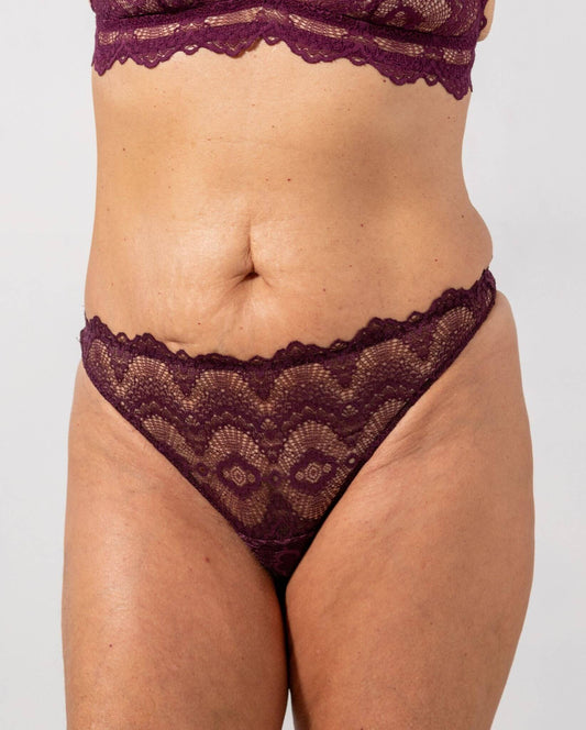 VERA – Kanten String Kersenrood