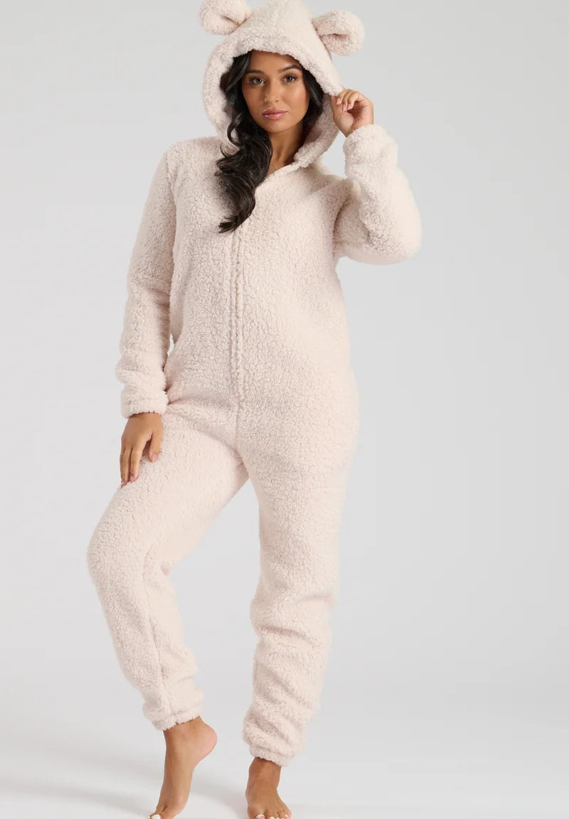 COZY DREAMS – fluffy teddy onesie