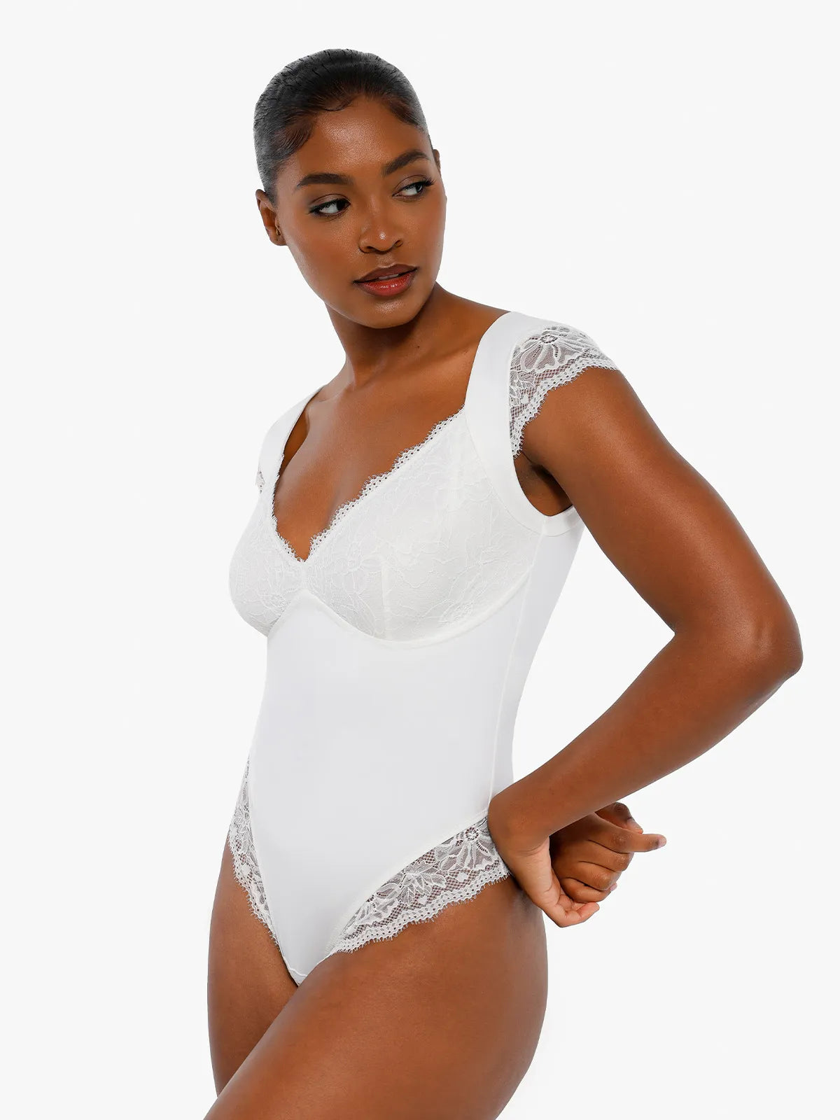 ALYSSA – Lace Cup Bodysuit met Cap Sleeves - LivingCurves Tops Body Shaper Tank Rood / XS