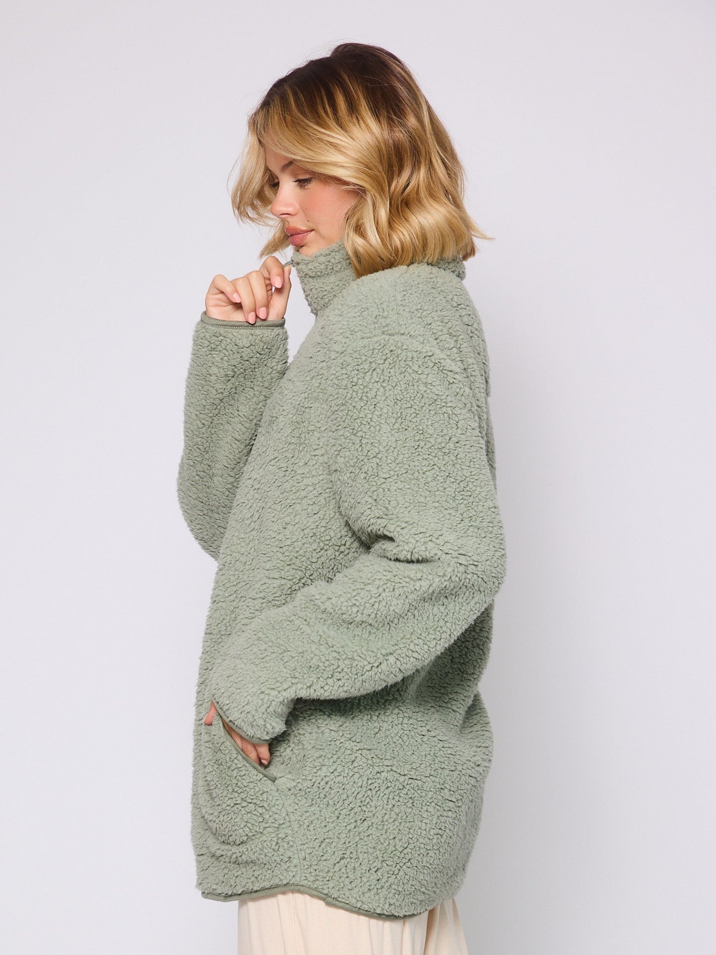 The Snug Season 1/4 Zip in Green