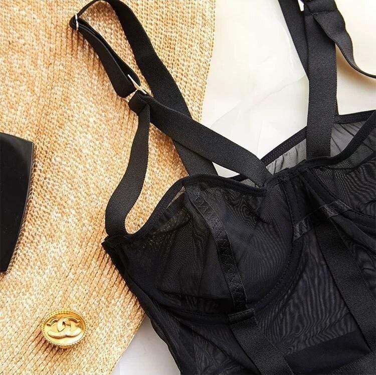 ELYSARA – Kanten Lingerieset met Open Slip en Striksluiting op de Rug