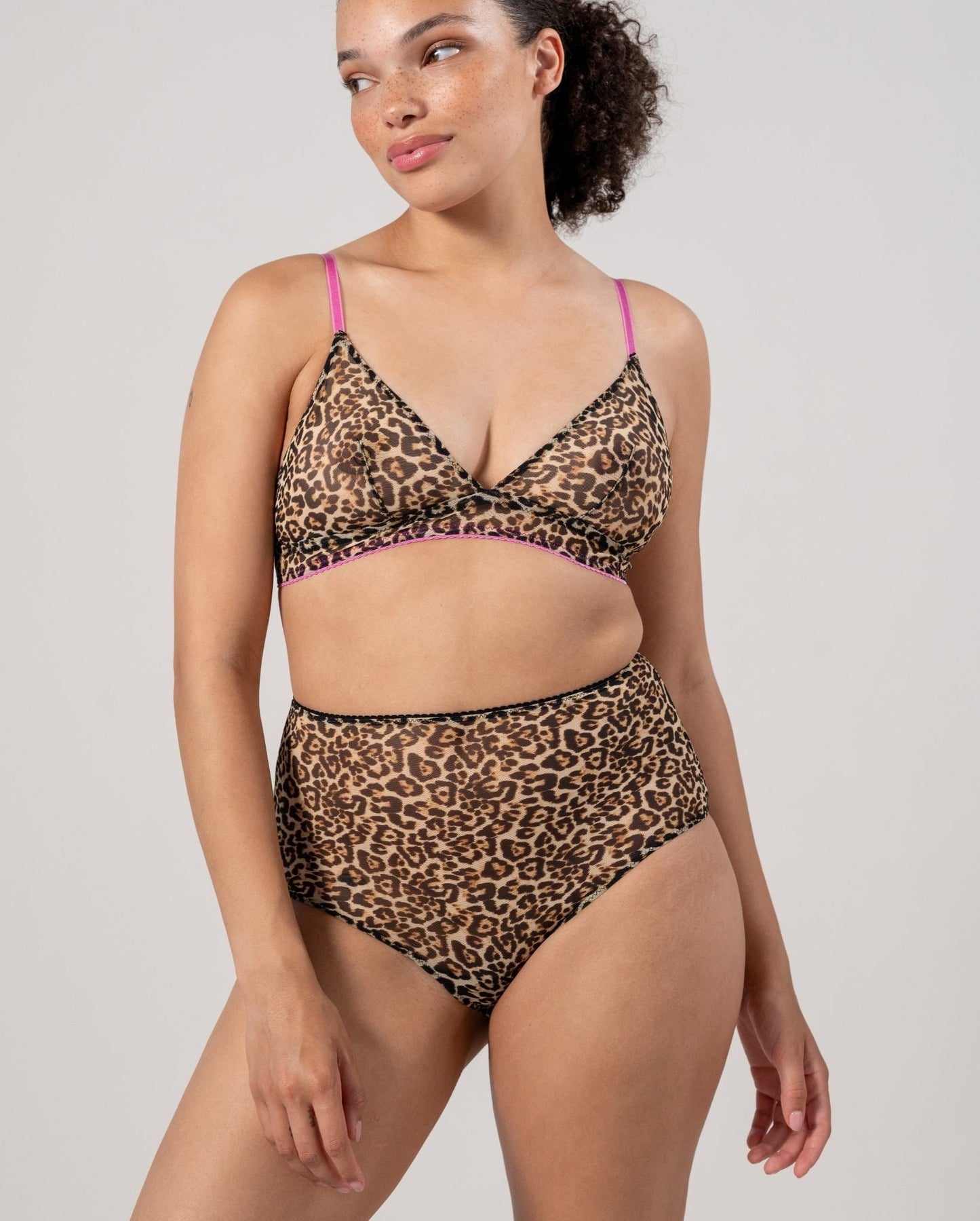 SAVINA – Leopard Lace Plunge Bralette