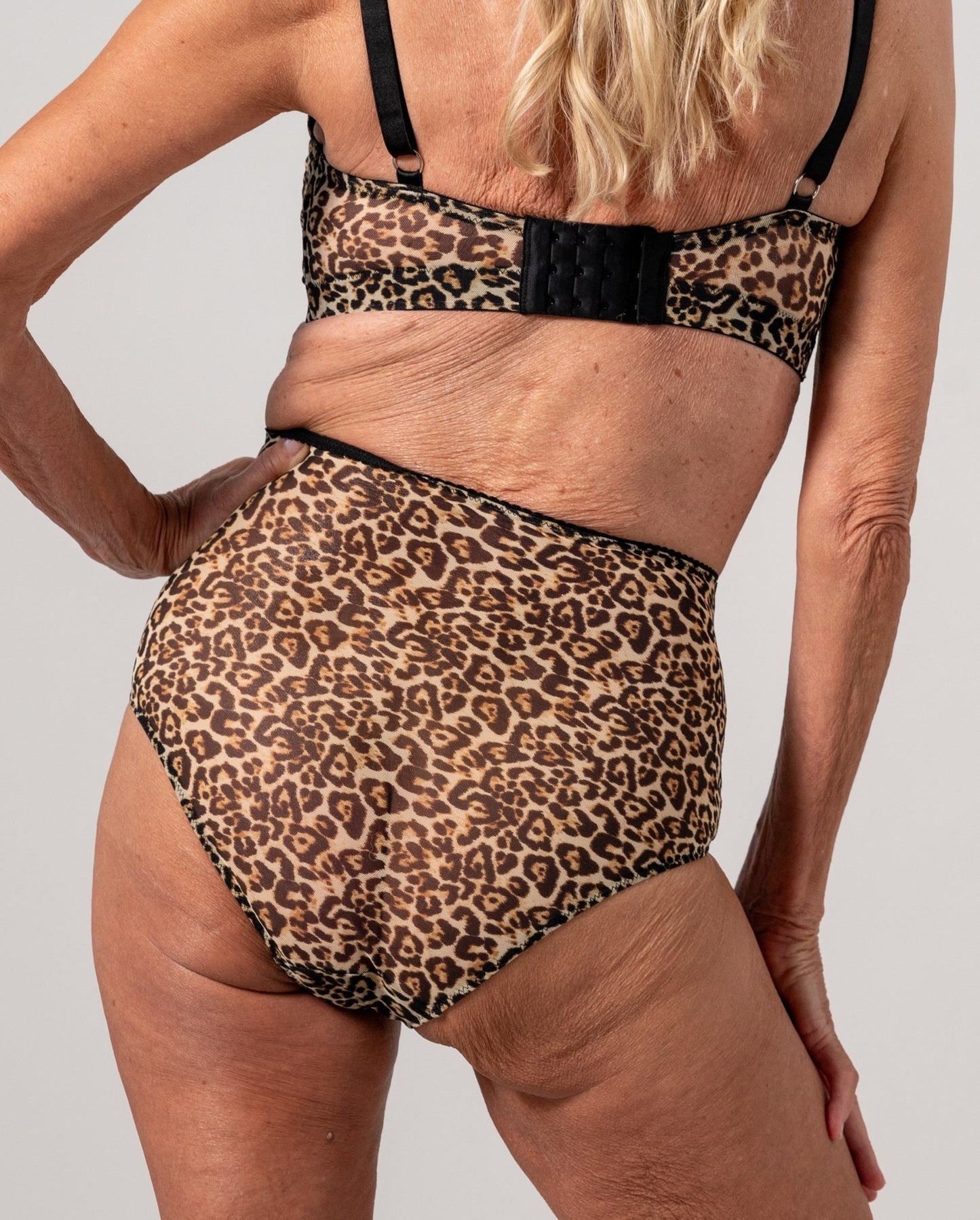 SAVINA – Leopard Lace Plunge Bralette
