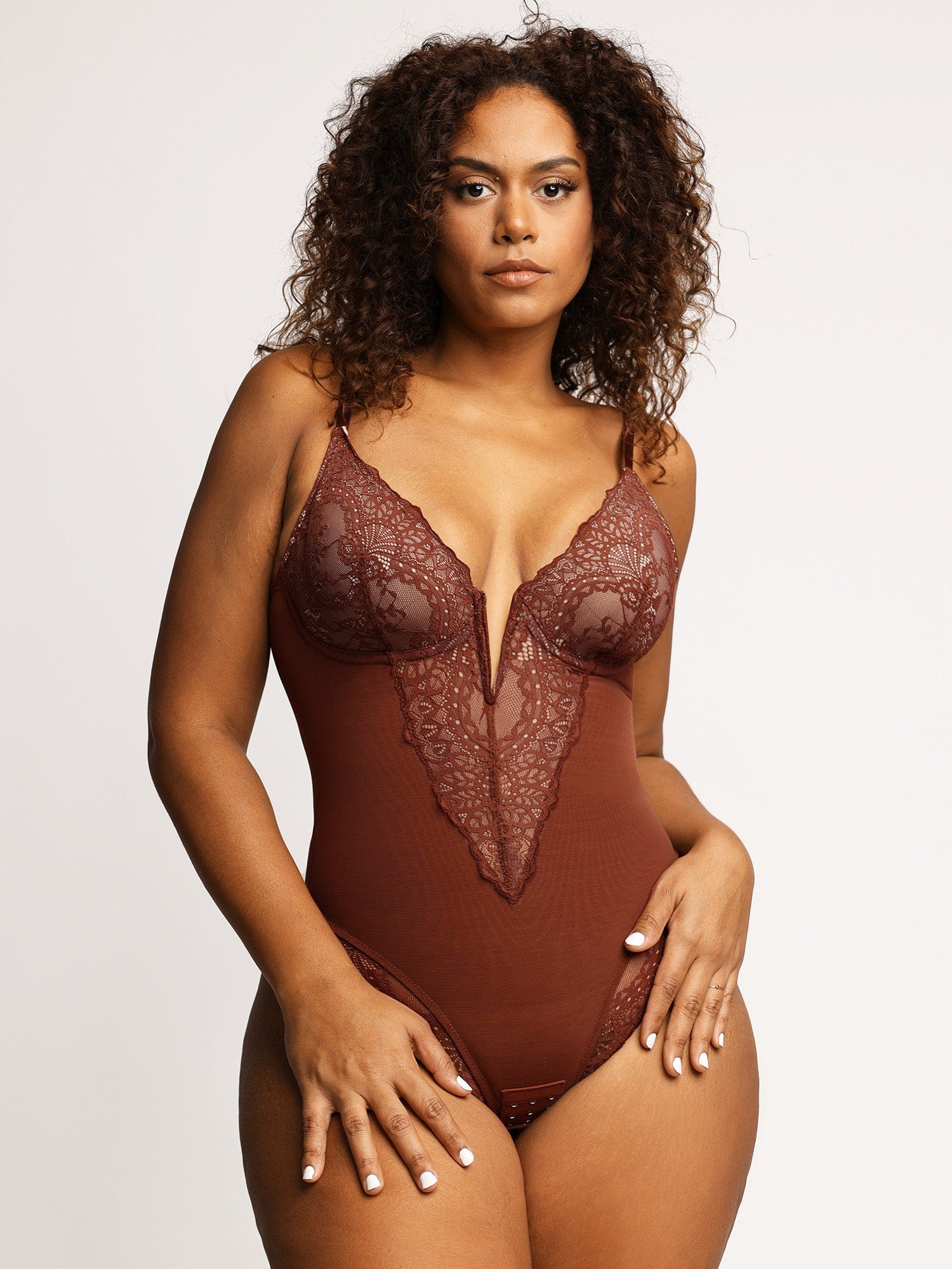 ELYSIA – Lace Bodysuit - LivingCurves Sexy Shaping Daily Outfits Kant Deep-V (valt klein) / Bruin / S