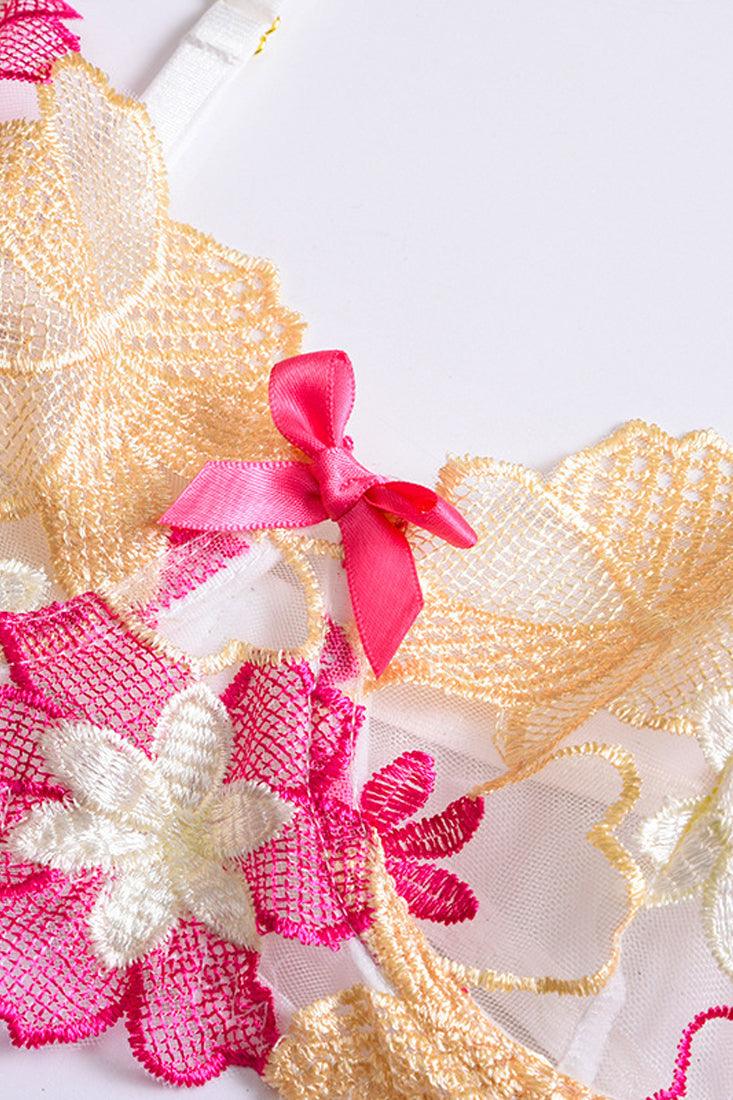 Witte set met bloemenborduur en jarretels – 3‑delige lingerieset