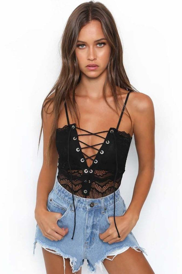 Alina – Kanten Bodysuit met Open Details