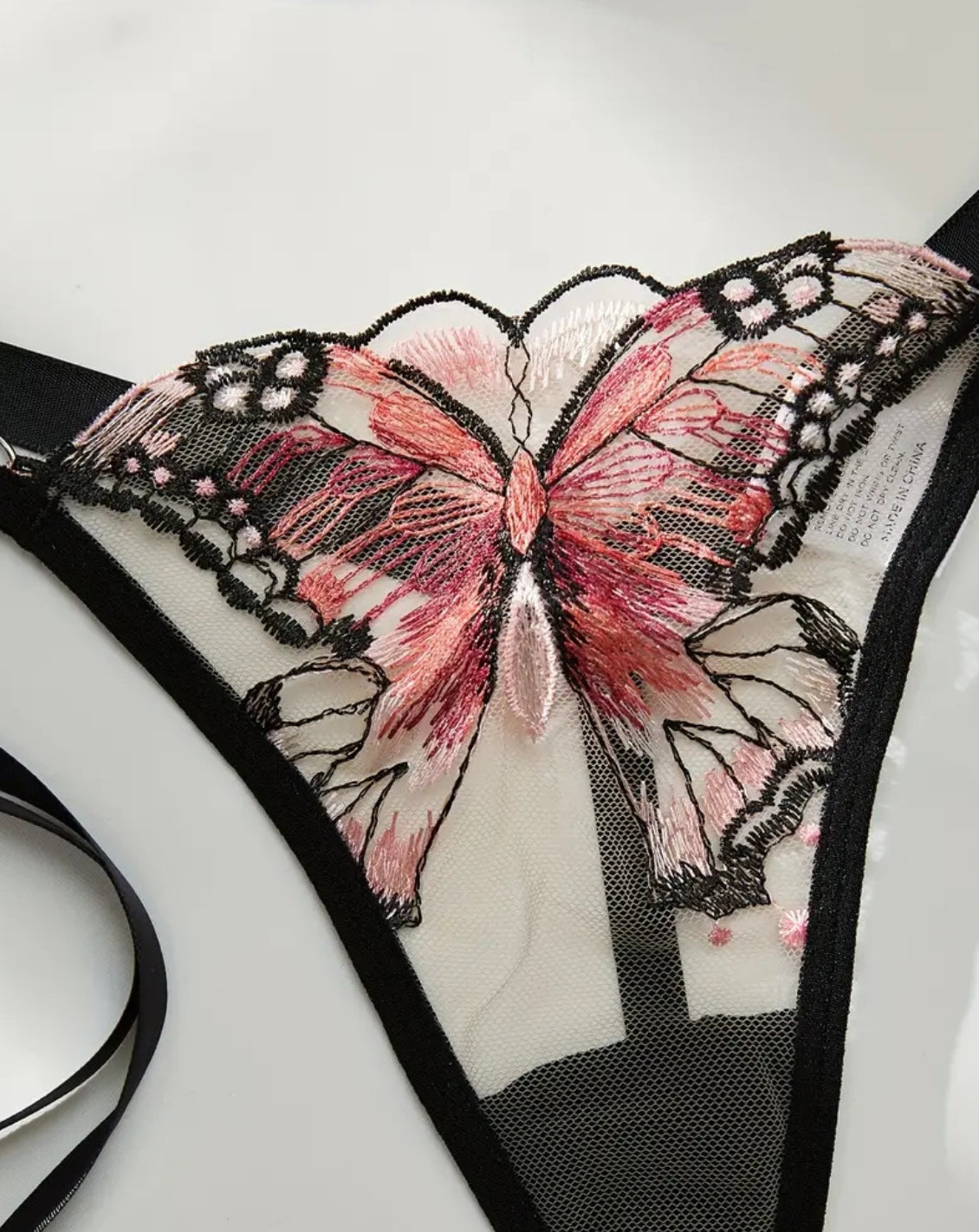 LIVC Lingerie set – Rood met speels vlinderaccent voor Dames