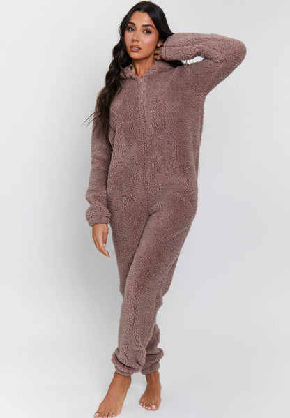 COZY DREAMS – fluffy teddy onesie