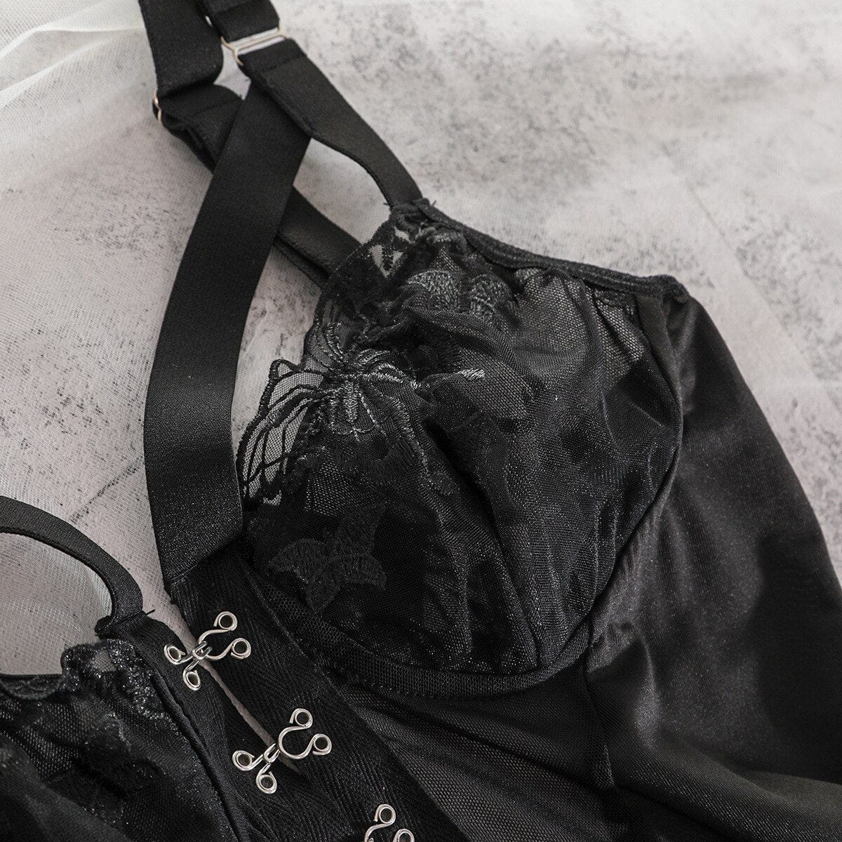 Amira Ruffle Body – Romantische Body met Kant & Ruches