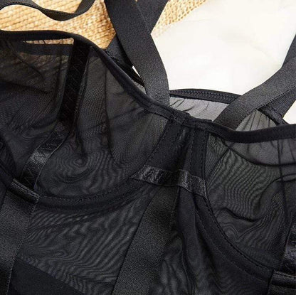 ELYSARA – Kanten Lingerieset met Open Slip en Striksluiting op de Rug