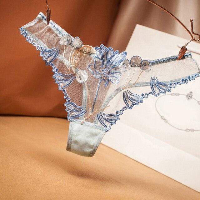 Flora Transparante Slip – Sheer Lingerie Slip met Borduur Bloemenpatroon