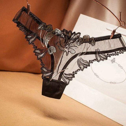 Flora Transparante Slip – Sheer Lingerie Slip met Borduur Bloemenpatroon