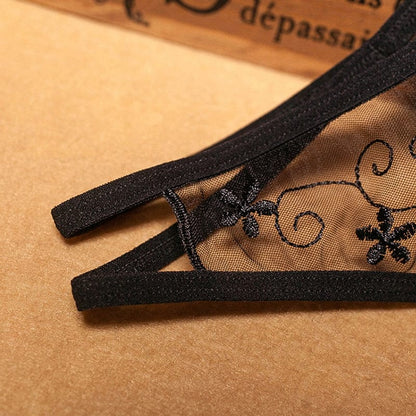 LUNARIA – Tanga met Bloemenkant en Sensuele Open Voorzijde