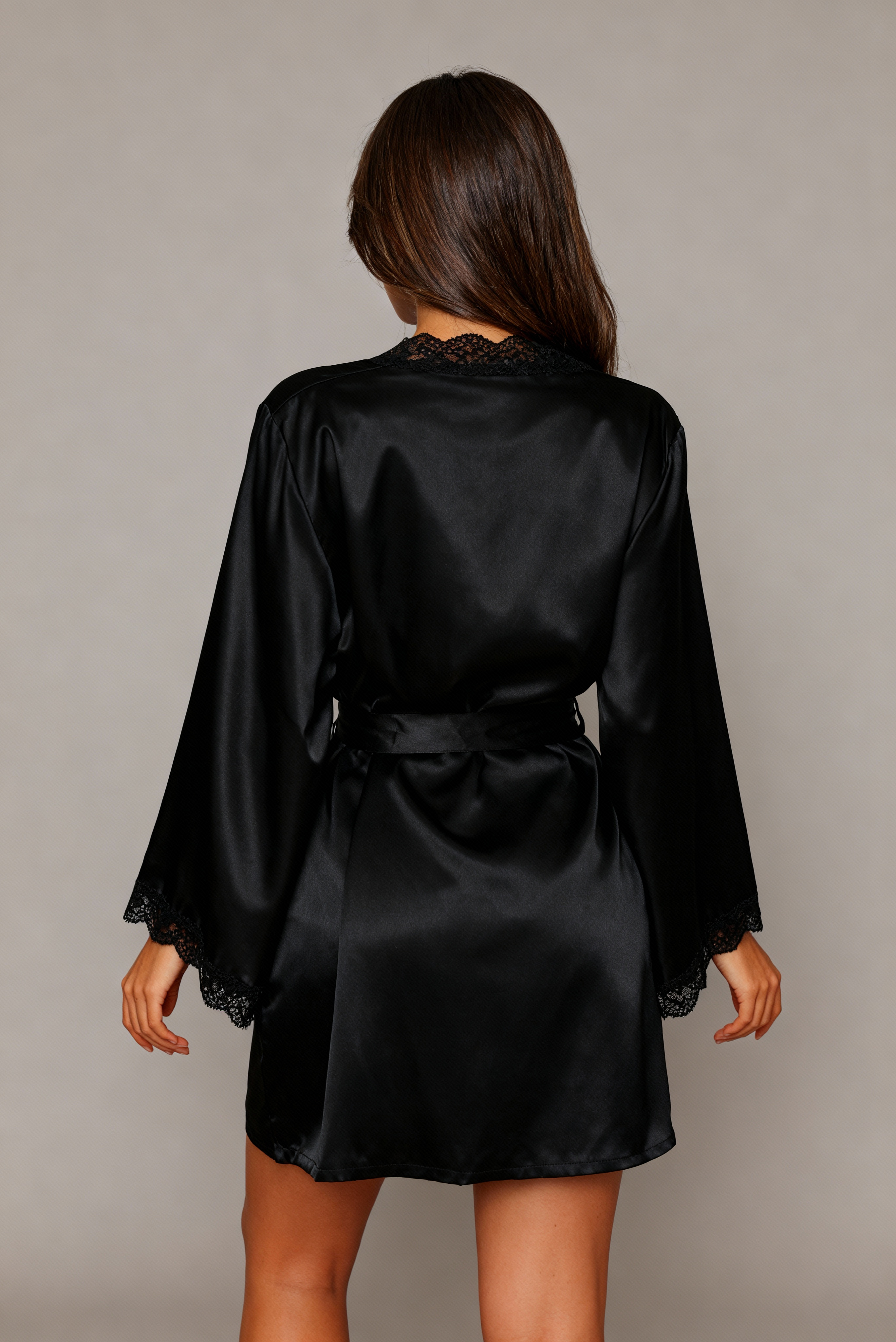 SOPHIE 9 – Satijnen Kimono met kantdetail | Luxe Layering - LivingCurves After Dark premium sleepwear
