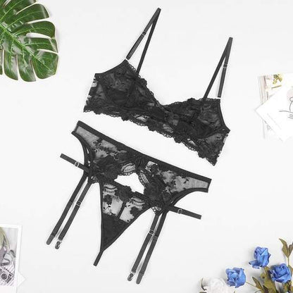 Amarélia – Luxe Kanten Lingerieset met Florale Details en Verleidelijke Pasvorm