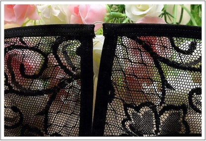 ELYSARA – Kanten Lingerieset met Open Slip en Striksluiting op de Rug