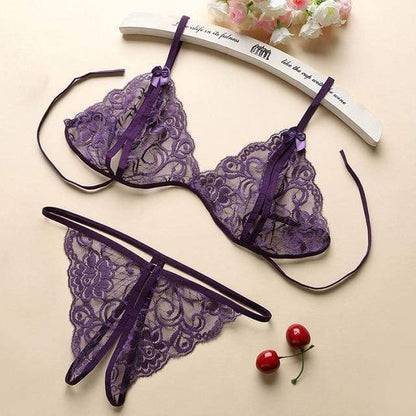 ELYSARA – Kanten Lingerieset met Open Slip en Striksluiting op de Rug