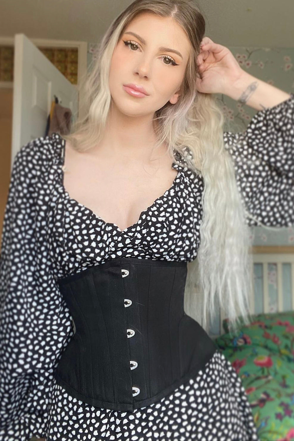 IVAN – Classic Black Underbust Corset