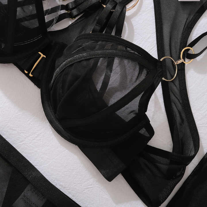 Foxy – 3-Delige Lingerieset met Gouden Ringen en Strappy Details