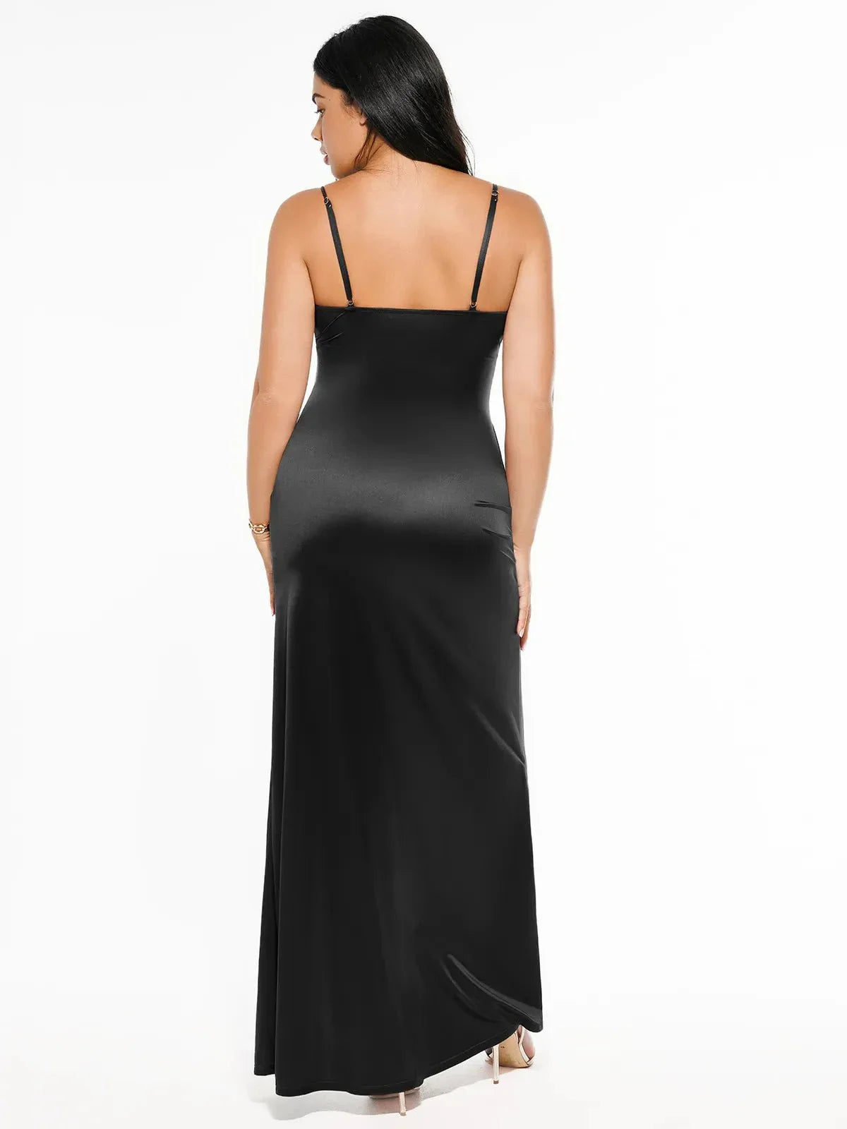 LEONA – Shaping Satin Maxi Dress met Deep V & Slit