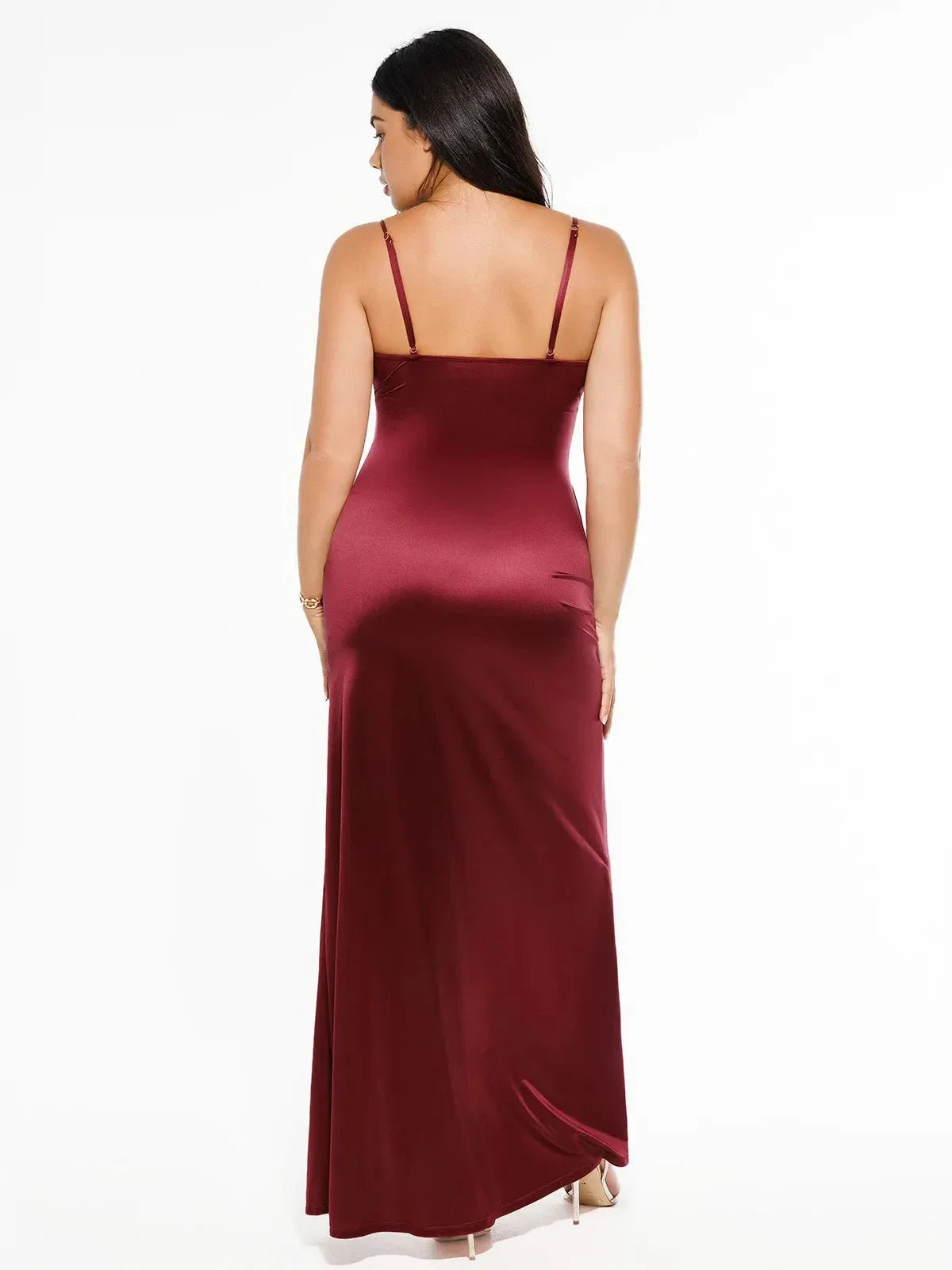 LEONA – Shaping Satin Maxi Dress met Deep V & Slit