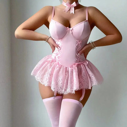 Lacynne – Luxe kanten set met elegante stockings en zachte contouren