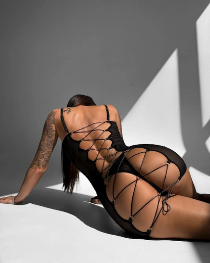 LYRIELLE – Semitransparante Nachtslip met Striksluiting en Elegante Pasvorm