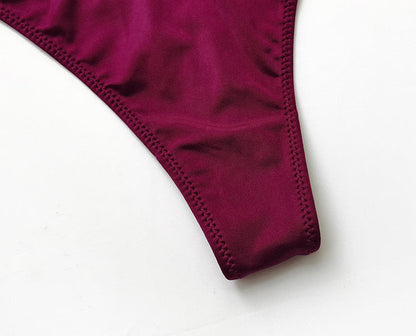 Clara String met Metaaldetail – Sexy Lingerie met Moderne Touch