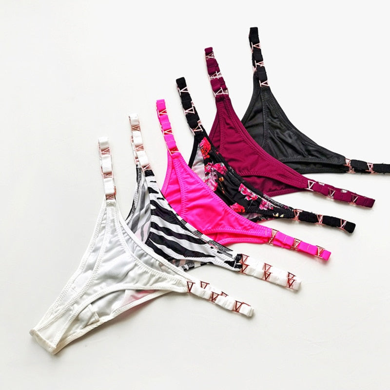 Clara String met Metaaldetail – Sexy Lingerie met Moderne Touch