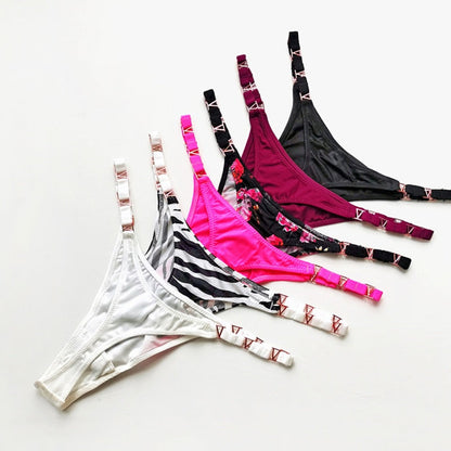 Clara String met Metaaldetail – Sexy Lingerie met Moderne Touch