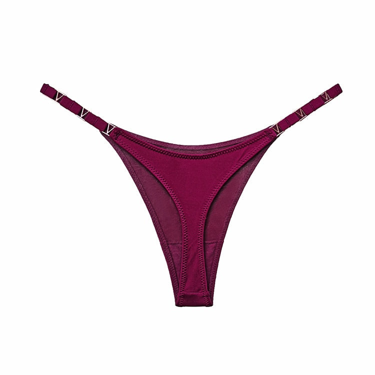Clara String met Metaaldetail – Sexy Lingerie met Moderne Touch