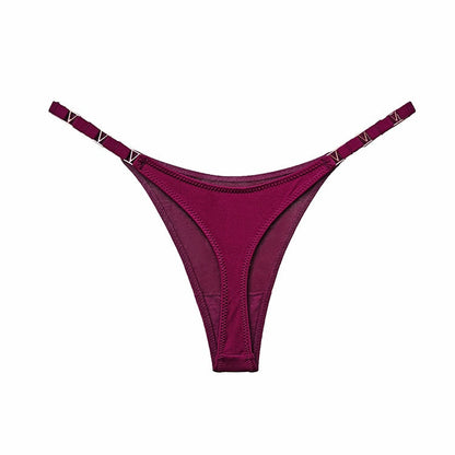 Clara String met Metaaldetail – Sexy Lingerie met Moderne Touch