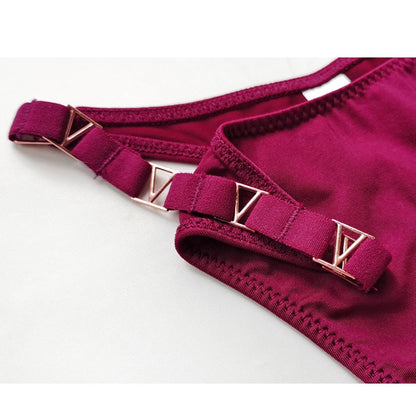 Clara String met Metaaldetail – Sexy Lingerie met Moderne Touch