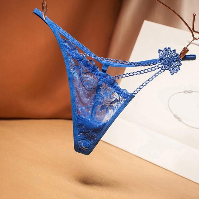 FIORELLA – Transparante Tanga met Kant en Delicaat Bloemdetail