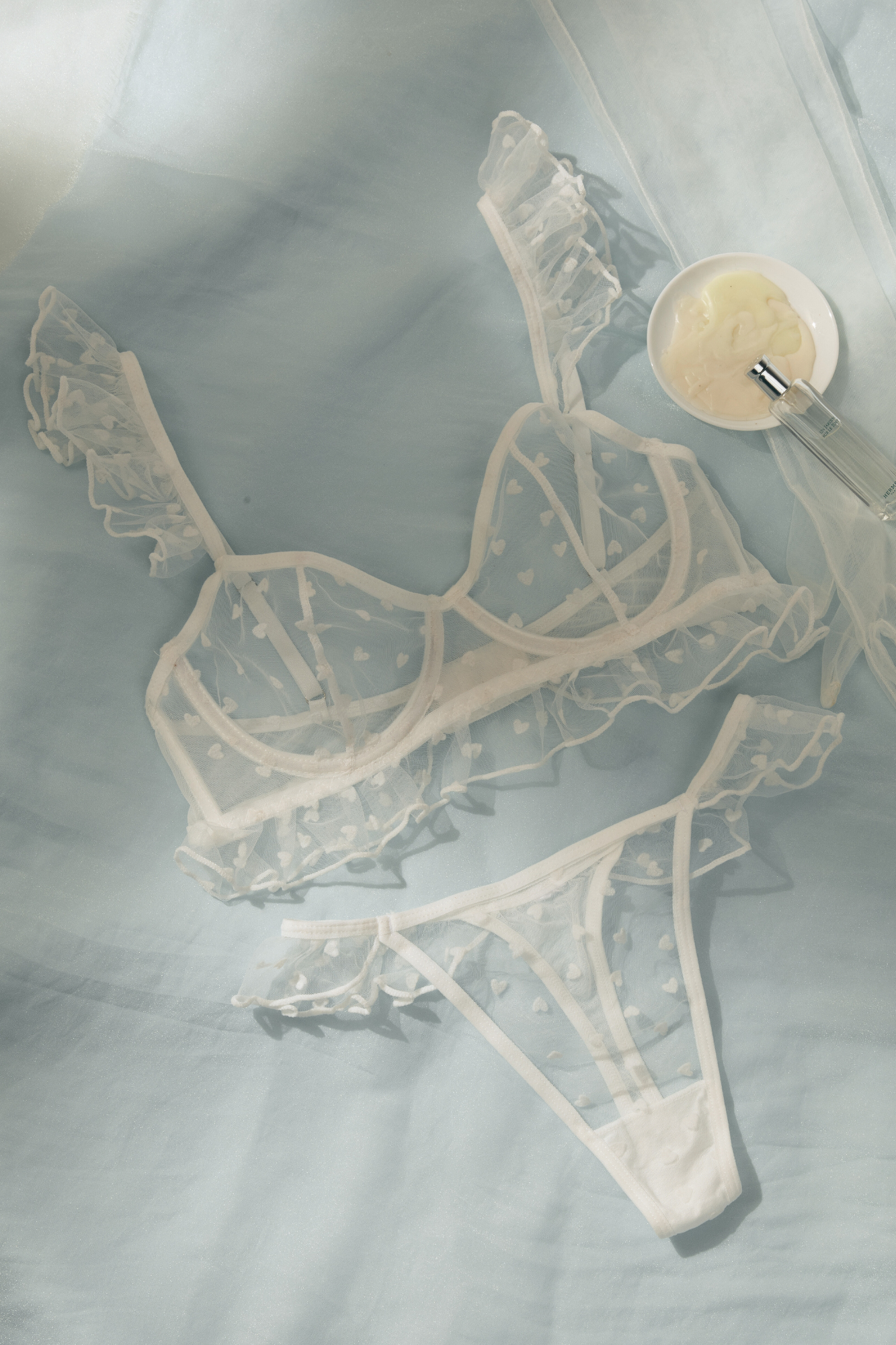 ELOIRA – Simple White Triangle Set