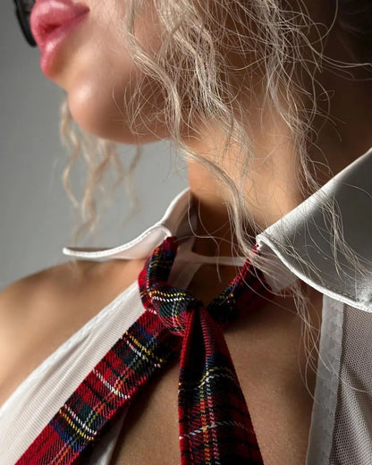 MAELYN – Speelse Schoolgirl-Set met Minifalda, Strikdetail en Open Slip