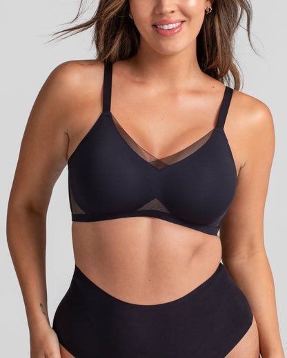 https://cdn.shopify.com/s/files/1/0965/6676/files/crossover_bra-runway-34DD-nicki_0436_R1_front.jpg?v=1743697860