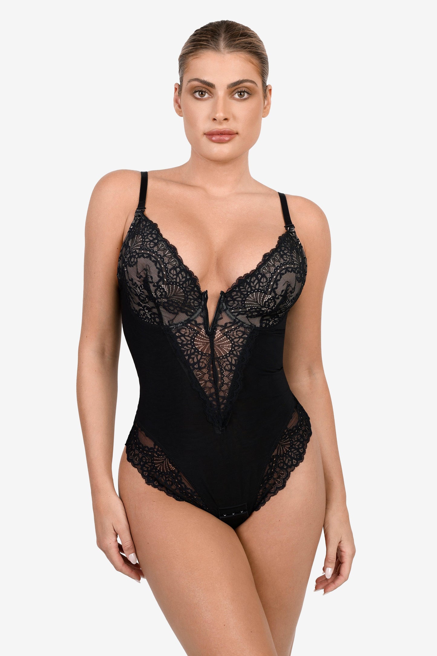 DARIA – Kant Bodysuit met Diepe V & Leren Midi Rok Set