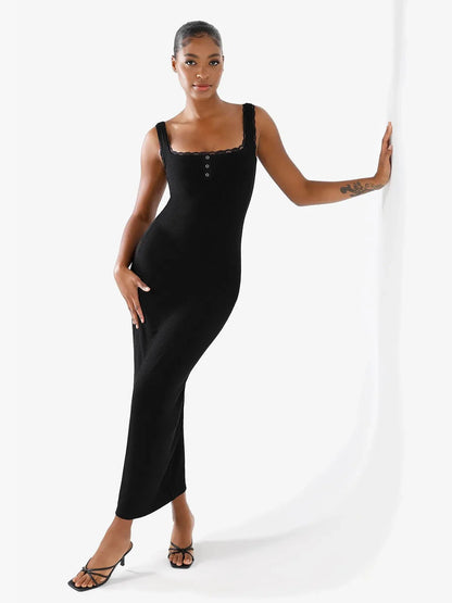 FAYE – Shaping Maxi Jurk met Kant & Henley Detail