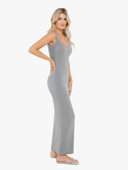 FAYE – Shaping Maxi Jurk met Kant & Henley Detail