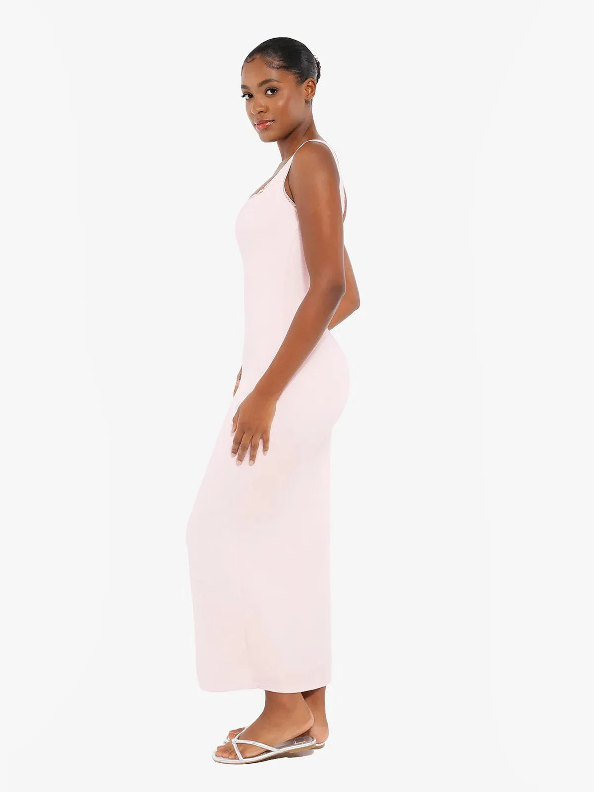 FAYE – Shaping Maxi Jurk met Kant & Henley Detail