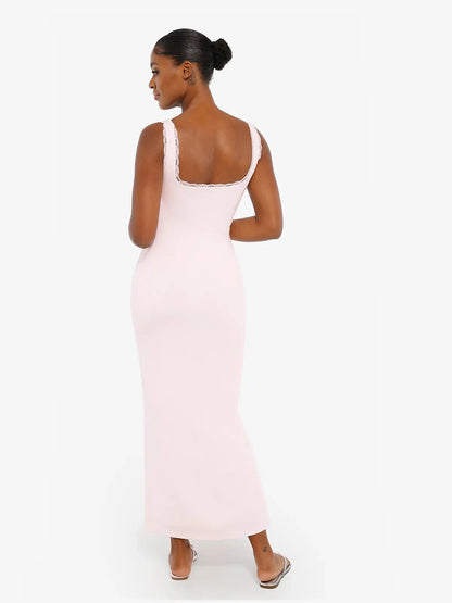 FAYE – Shaping Maxi Jurk met Kant & Henley Detail