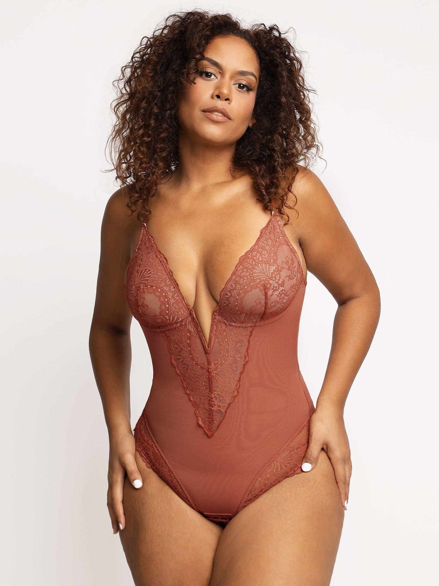 ELYSIA – Lace Bodysuit - LivingCurves Sexy Shaping Daily Outfits Kant Deep-V (valt klein) / Chocola / S