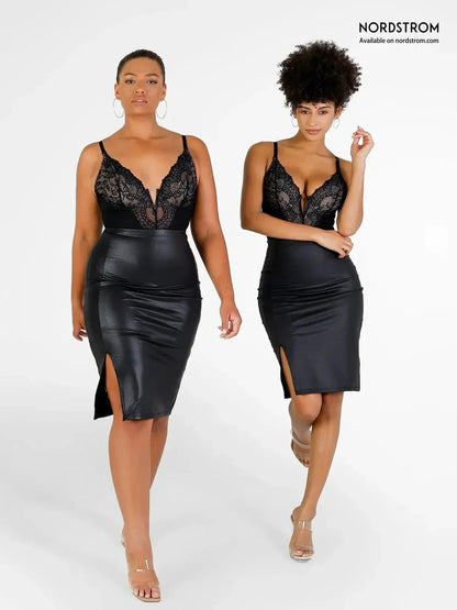 DARIA – Kant Bodysuit met Diepe V & Leren Midi Rok Set