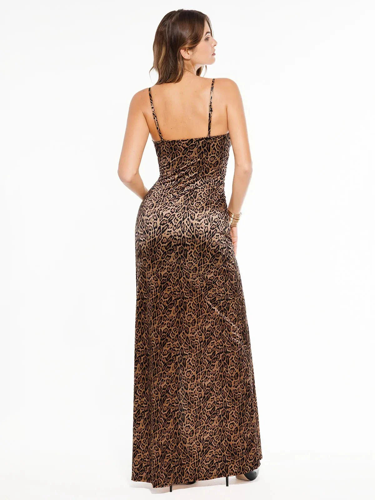 LEONA – Shaping Satin Maxi Dress met Deep V & Slit